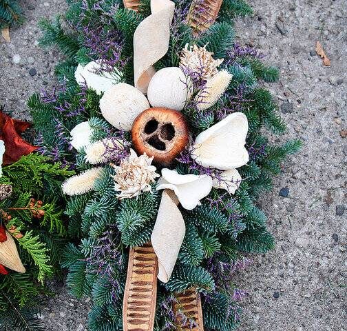 Wiązanki, stroiki, bukiety na Wszystkich Świętych - Kwiaciarnia FLORIS