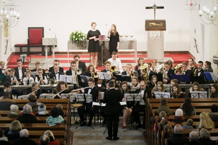 Młodzieżowa Orkiestra Dęta Kaprys zagrał koncert [Video]
