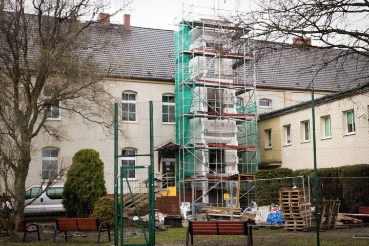 Modernizują gimnazjum. Zamykają podstawówkę na "Gburach"!