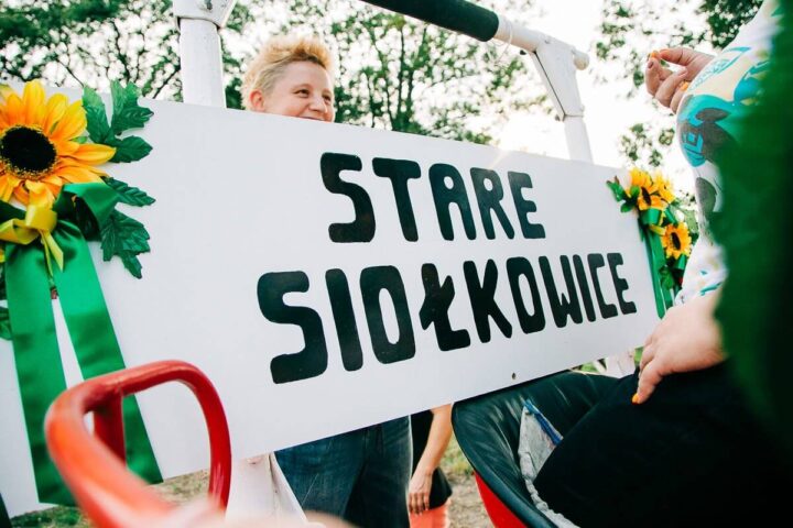 Stare Siołkowice w korowodzie dożynkowy na Gminnych Dożynkach