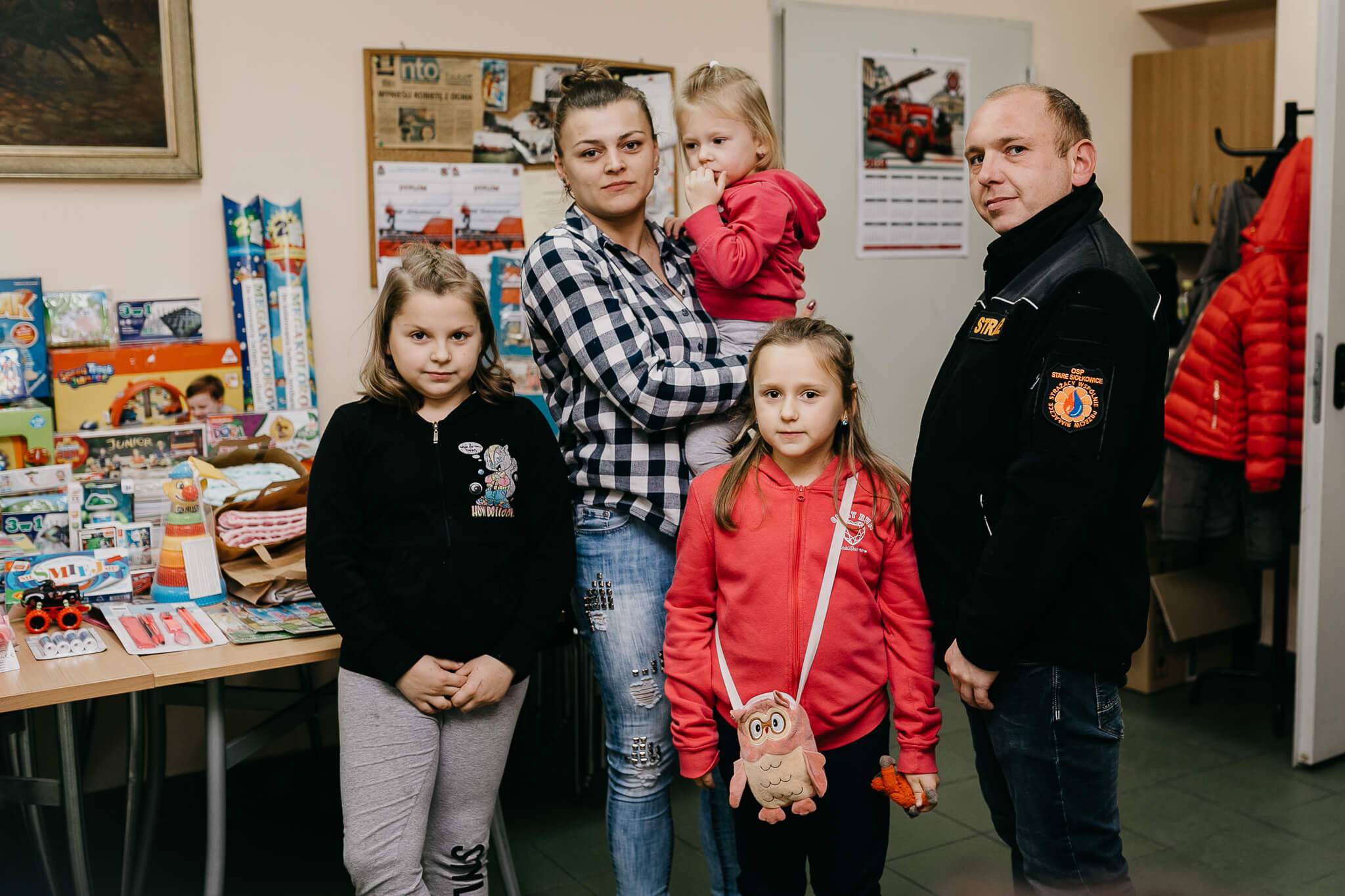 Strażacy uzbierali górę prezentów dla potrzebujących dzieci