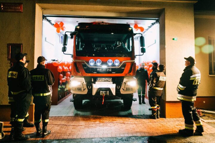 Nowy wóz strażacki wart ponad 865 tys. zł trafił do strażaków OSP Stare Siołkowice
