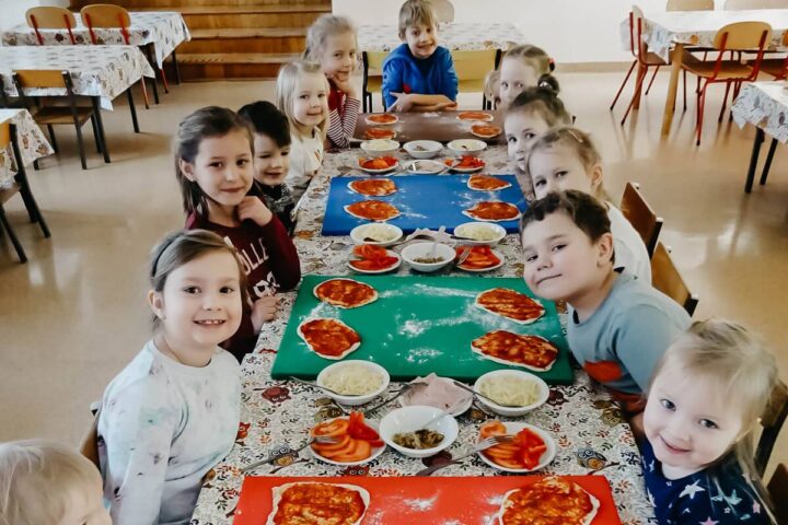 Podczas ferii jadalnia przedszkolna zamieniła się we włoską pizzerię!