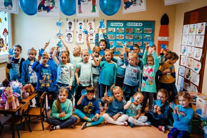 Niebieski marsz w Siołkowicach. Międzynarodowy Dzień Praw Dziecka wspólnie z UNICEF