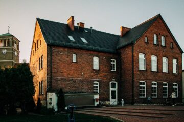 Pierwsza murowana szkoła w Starych Siołkowicach