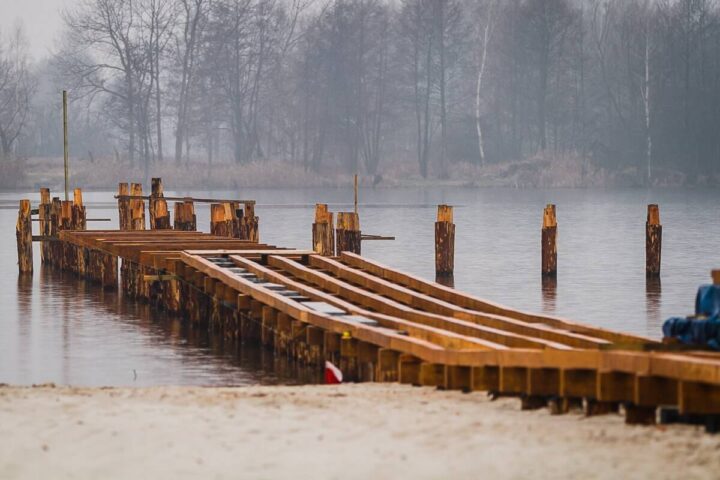 Nowe Siołkowice molo nad kąpieliskiem