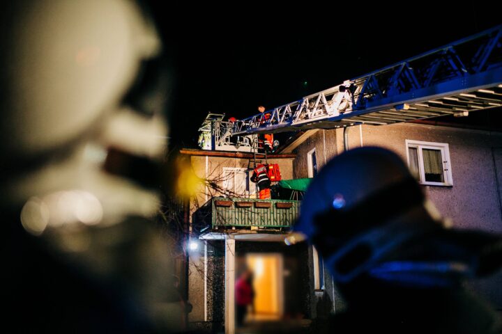 Tragedia w Starych Siołkowicach! Nie żyje 57-latek - zmarł na dachu!