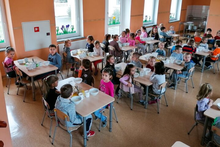 Przedszkolacy ze Starych Siołkowicach przesyłają ogromne podziękowania za pomoc w urządzeniu jadalni przedszkolnej!