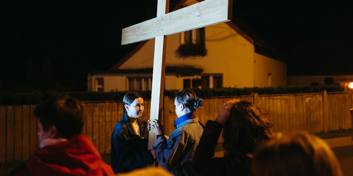 Ulicami Siołkowic przeszła nocna droga krzyżowa