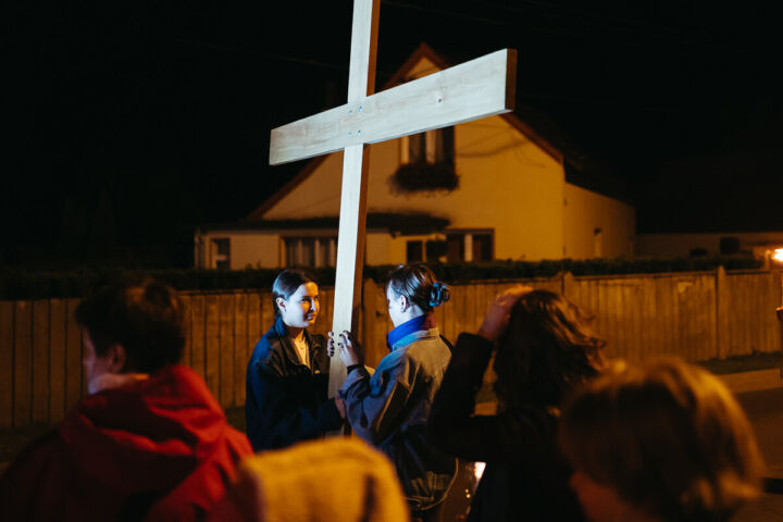 Ulicami Siołkowic przeszła nocna droga krzyżowa
