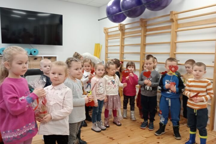 Przedszkolaki odwiedziły Klub Seniora w Starych Siołkowicach