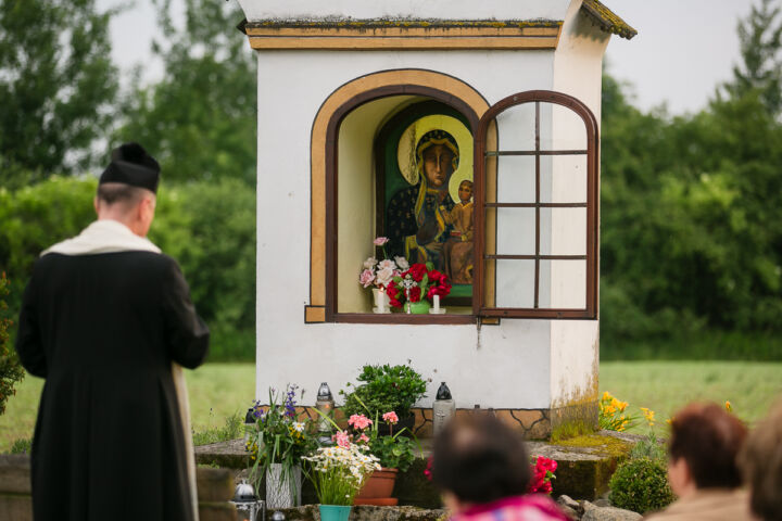 Nabożeństwo przy Kapliczce u Bronowskiego przyciąga liczne grono wiernych