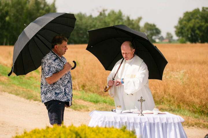 Dziś upał nie przeszkodził nabożeństwie pod krzyżem na Biedaszce