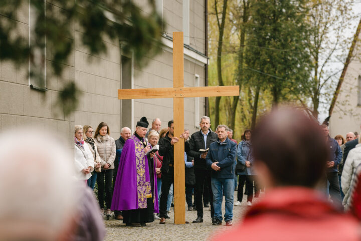 Ulicami Starych Siołkowic przeszła Droga Krzyżowa
