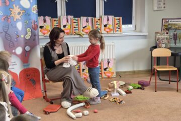 Warsztaty „Brzuszek, serce i płuca” w przedszkolu w Starych Siołkowicach