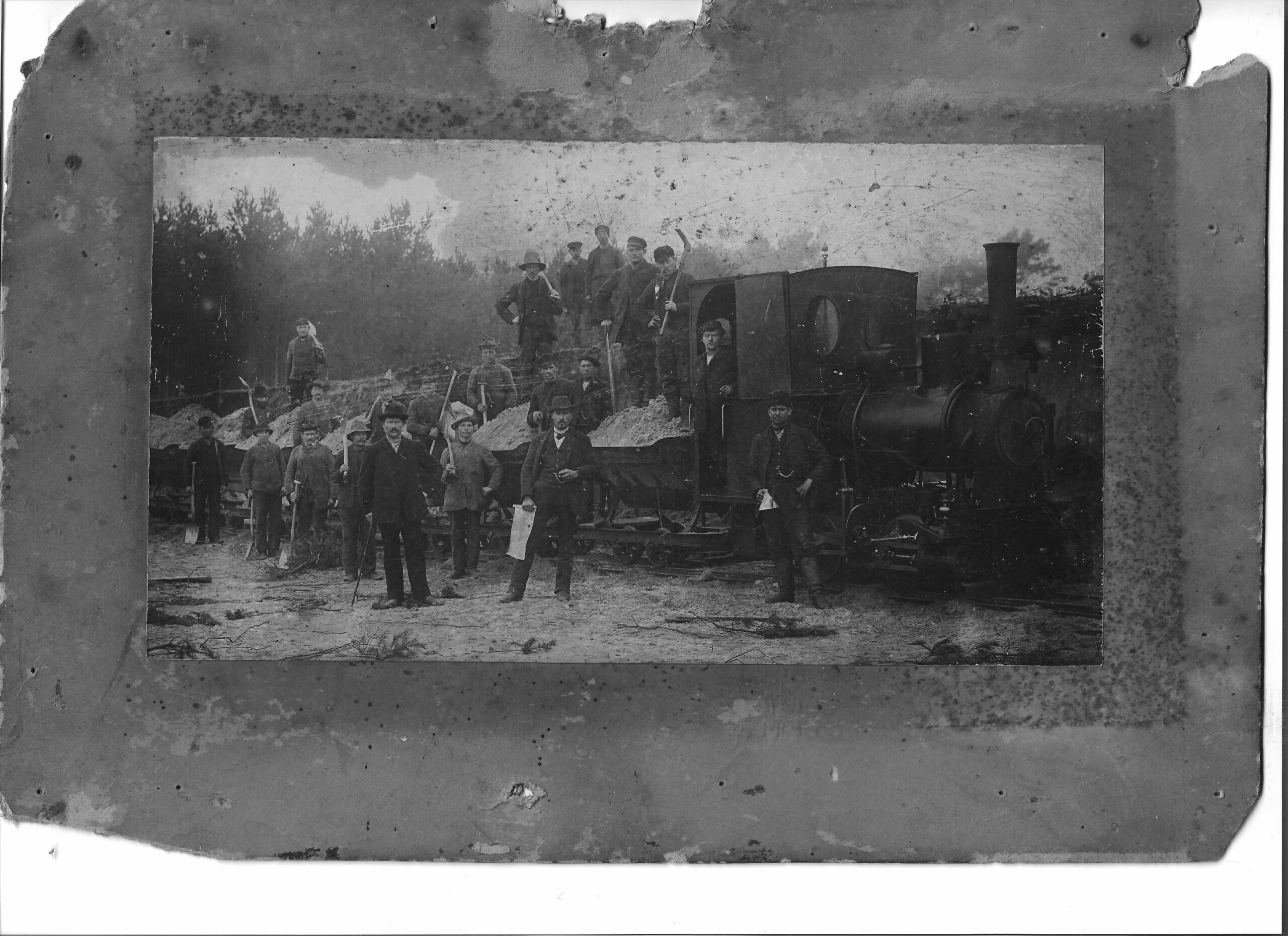 Saksy Śląsk - grupowe zdjęcie robotników z Popielowa i Siołkowic