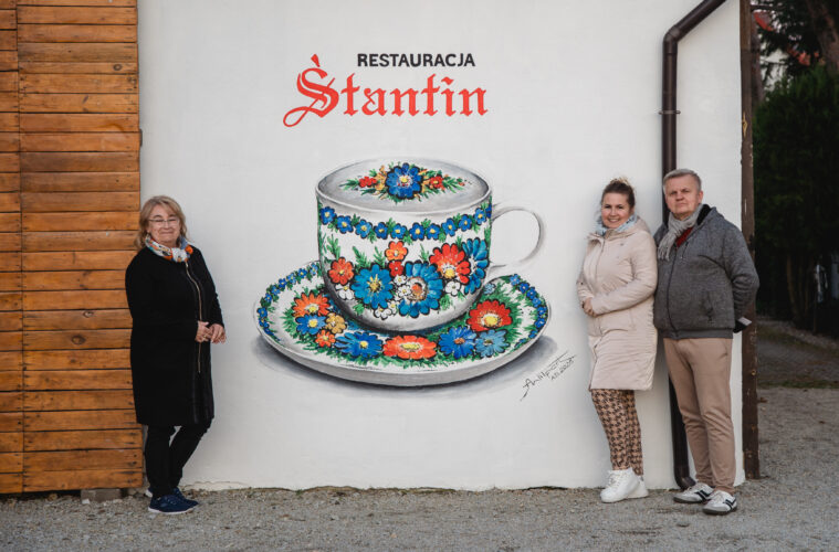 Nowy mural w Starych Siołkowicach ukazuje piękno Cepelii Opolskiej